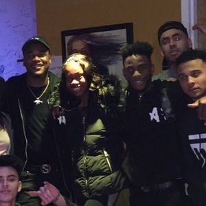 Meet your Posher, Roniya